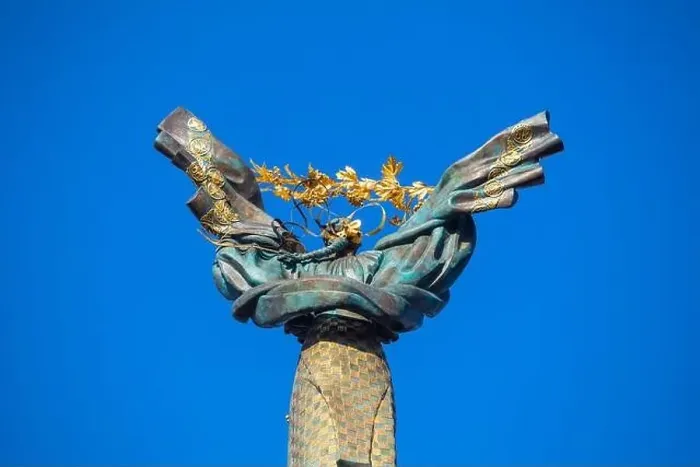 Framed Print : Kyiv, Ukraine - October 6, 2021: Independence Monument in Kyiv. View from drone Framed Print : Kyiv, Ukraine - October 6, 2021: Independence Monument in Kyiv. View from drone