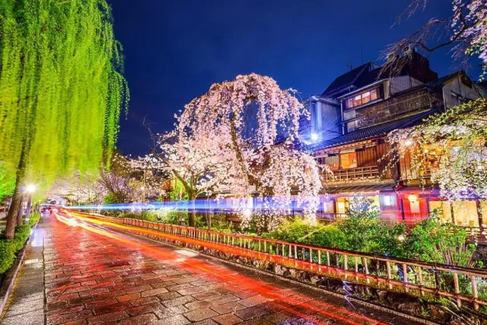 Framed Print : Kyoto, Japan at the historic Gion District during the spring season Framed Print : Kyoto, Japan at the historic Gion District during the spring season