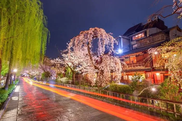 Framed Print : Kyoto, Japan at the historic Gion District during the spring season Framed Print : Kyoto, Japan at the historic Gion District during the spring season