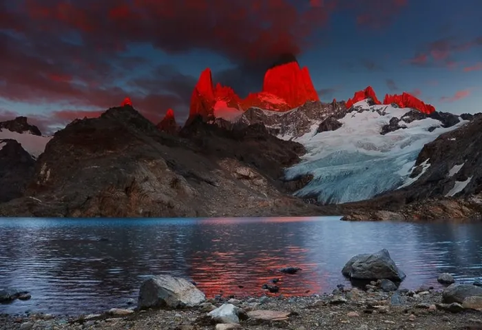 Framed Print : Laguna de Los Tres and mount Fitz Roy, Dramatical sunrise, Patagonia, Argentina Framed Print : Laguna de Los Tres and mount Fitz Roy, Dramatical sunrise, Patagonia, Argentina