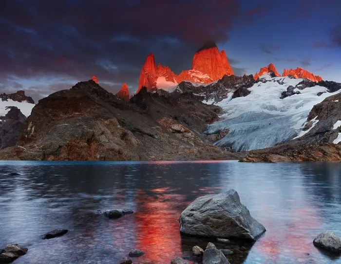 Framed Print : Laguna de Los Tres and mount Fitz Roy, Dramatical sunrise, Patagonia, Argentina Framed Print : Laguna de Los Tres and mount Fitz Roy, Dramatical sunrise, Patagonia, Argentina