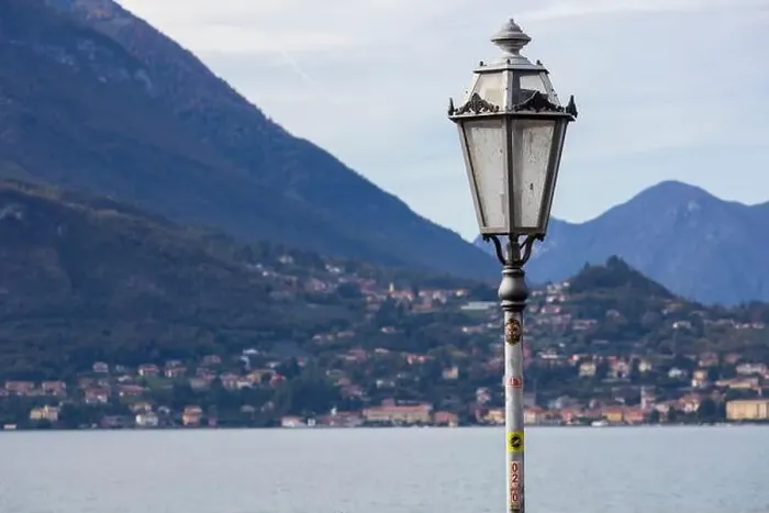 Framed Print : Lake Como landscape in full daylight Framed Print : Lake Como landscape in full daylight