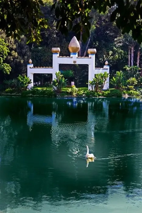 Framed Print : The Lake Shrine at Parmahansa Yogananda's Self Realization Fellowship in Pacific Palisades, California Framed Print : The Lake Shrine at Parmahansa Yogananda's Self Realization Fellowship in Pacific Palisades, California