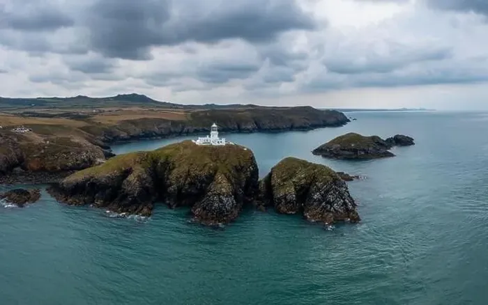 Framed Print : Landscape view of the Pembrokeshire coast with the historic Strumble Head Lighthouse Framed Print : Landscape view of the Pembrokeshire coast with the historic Strumble Head Lighthouse