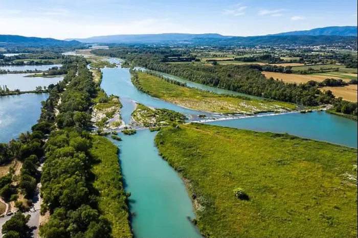 Framed Print : Le Puy-Sainte-Reparade (south-eastern France): aerial view of the Durance River gravel pits Framed Print : Le Puy-Sainte-Reparade (south-eastern France): aerial view of the Durance River gravel pits