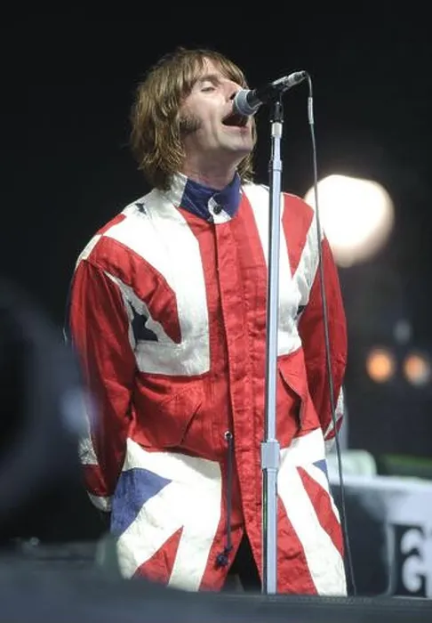 Framed Print : Liam Gallagher of Beady Eye performing at at the Isle of Wight Festival, at Seaclose Park in Newport Framed Print : Liam Gallagher of Beady Eye performing at at the Isle of Wight Festival, at Seaclose Park in Newport