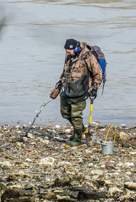 Framed Print : Licensed Mudlark using a metal detector to find valuable or historical items along the Thames riverbank at Battersea Framed Print : Licensed Mudlark using a metal detector to find valuable or historical items along the Thames riverbank at Battersea