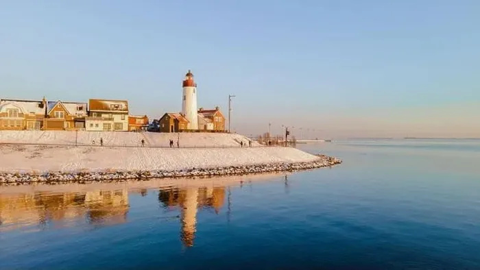 Framed Print : Lighthouse of Urk during winter with snow landscape in the Netherlands Framed Print : Lighthouse of Urk during winter with snow landscape in the Netherlands