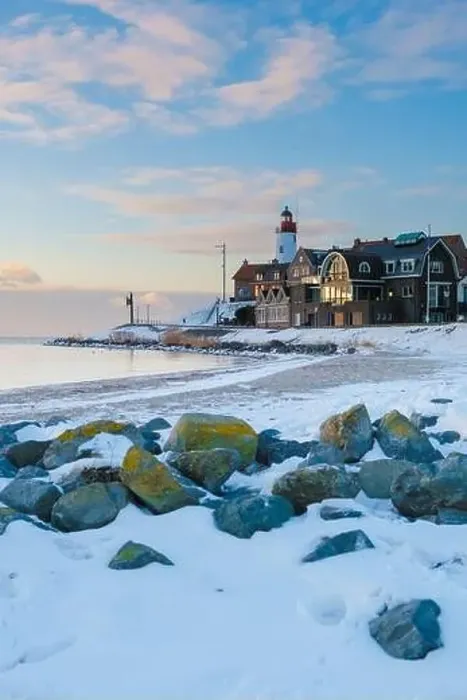 Framed Print : Lighthouse of Urk during winter with snow landscape in the Netherlands Framed Print : Lighthouse of Urk during winter with snow landscape in the Netherlands