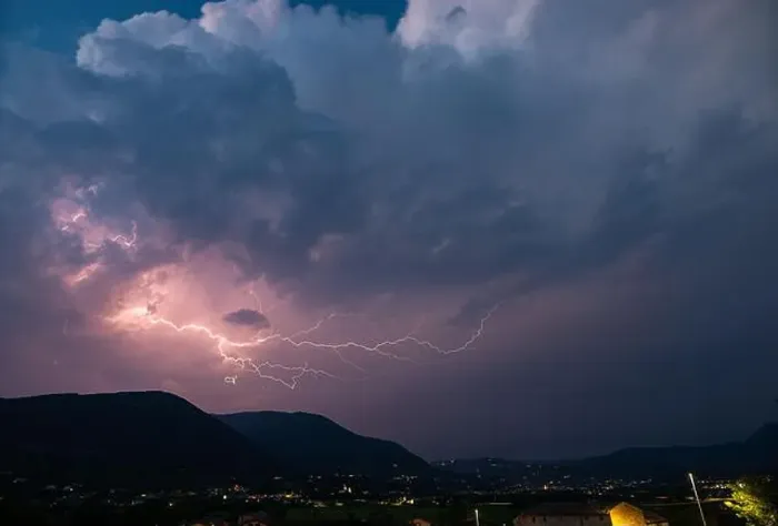 Framed Print : Lightning over the foothills of the southern Alps, just north of Verona, Italy Framed Print : Lightning over the foothills of the southern Alps, just north of Verona, Italy