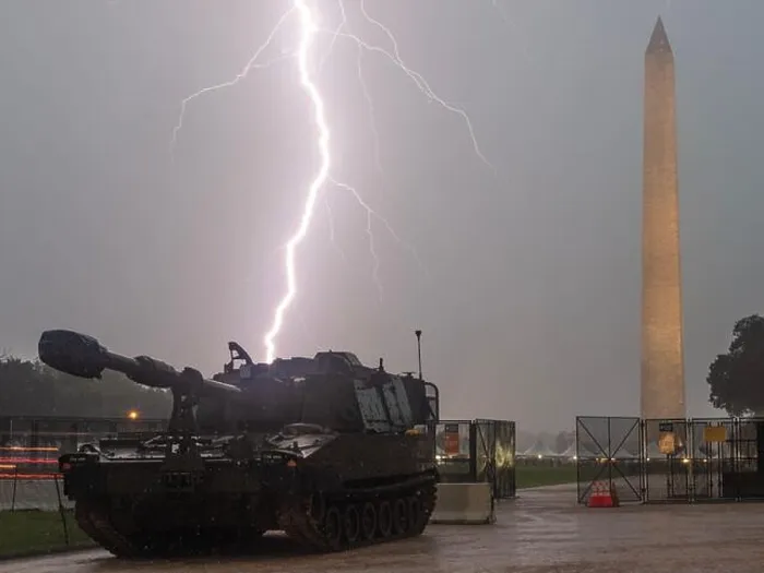 Framed Print : Lightning strikes behind an M109 howitzer on the US National Mall with the Washington Monument in the background Framed Print : Lightning strikes behind an M109 howitzer on the US National Mall with the Washington Monument in the background
