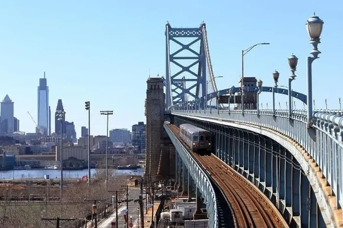 Framed Print : A Lindenwold-bound PATCO speedline train on the Benjamin Franklin Bridge with Philadelphia Framed Print : A Lindenwold-bound PATCO speedline train on the Benjamin Franklin Bridge with Philadelphia