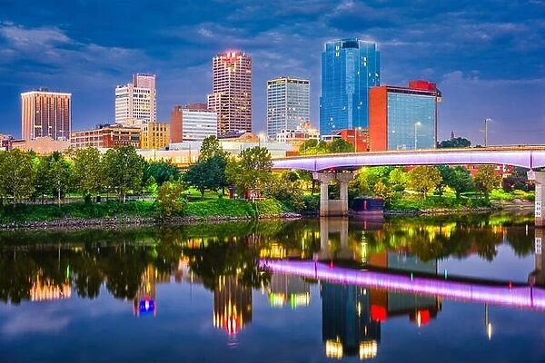 Little Rock, Arkansas, USA skyline on the river at twilight