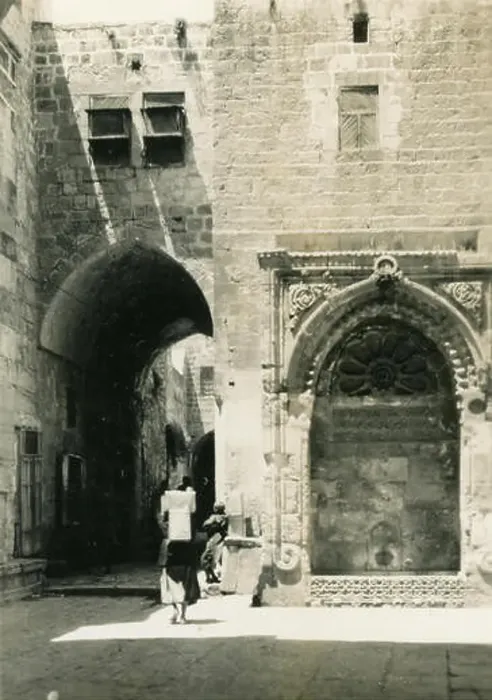 Framed Print : A look at the Bab Al-silsila Sabil Fountain Tankiziyya Madras