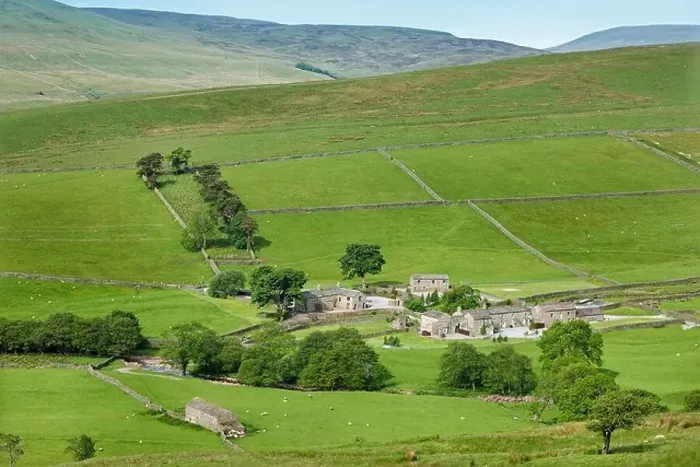 Framed Print : Looking towards Fossdale from the Cliff Gate Road north of Hawes, Yorkshire Dales UK Framed Print : Looking towards Fossdale from the Cliff Gate Road north of Hawes, Yorkshire Dales UK