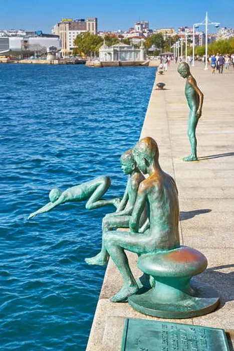 Framed Print : Los Raqueros sculpture, Santander, Cantabria, Spain