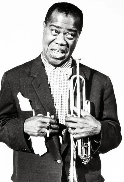 Framed Print : Louis Armstrong, trompetista y cantante estadounidense de jazz Framed Print : Louis Armstrong, trompetista y cantante estadounidense de jazz