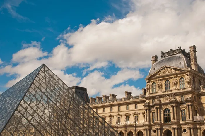 Framed Print : Louvre, view of Louvre Palace and Pyramide du Loure Framed Print : Louvre, view of Louvre Palace and Pyramide du Loure