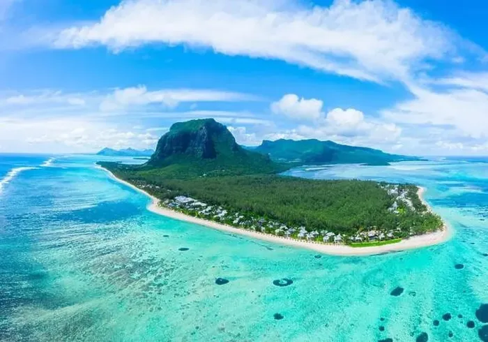 Framed Print : Luxury beach with Le Morne mountain in Mauritius Framed Print : Luxury beach with Le Morne mountain in Mauritius