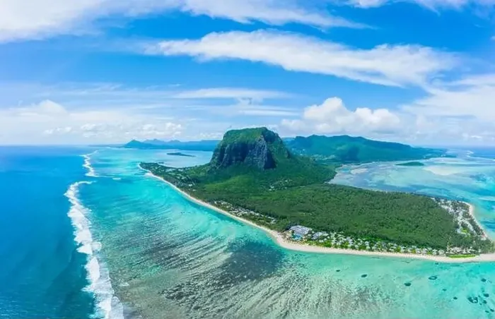 Framed Print : Luxury beach with Le Morne mountain in Mauritius Framed Print : Luxury beach with Le Morne mountain in Mauritius