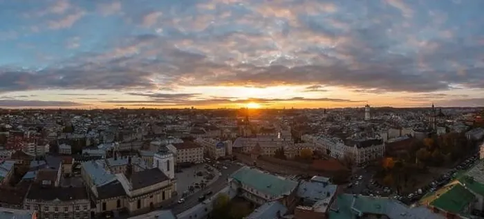 Framed Print : Lviv, Ukarine - October 26, 2021: Panoramic view on Lviv from drone Framed Print : Lviv, Ukarine - October 26, 2021: Panoramic view on Lviv from drone