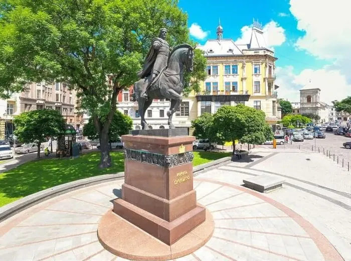 Framed Print : Lviv, Ukraine - May 28, 2020: Aerial view on Monument to King Danylo Halytskyi in Lviv, Ukraine from drone Framed Print : Lviv, Ukraine - May 28, 2020: Aerial view on Monument to King Danylo Halytskyi in Lviv, Ukraine from drone