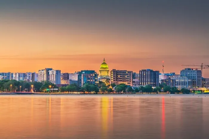 Framed Print : Madison, Wisconsin, USA downtown skyline at dusk on Lake Monona Framed Print : Madison, Wisconsin, USA downtown skyline at dusk on Lake Monona