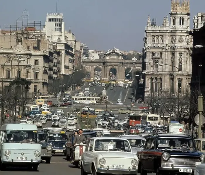 Framed Print : MADRID. CALLE ALCALA, AL FONDO LA PUERTA DE ALCALA. TRAFICO, AUTOMOVILES. AÑO 1969 Framed Print : MADRID. CALLE ALCALA, AL FONDO LA PUERTA DE ALCALA. TRAFICO, AUTOMOVILES. AÑO 1969