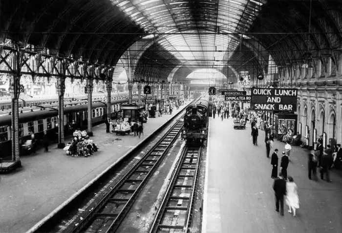 Framed Print : The magnificence of Birmingham Snow Hill Station in the 1950s. It was on of Britain's best loved stations Framed Print : The magnificence of Birmingham Snow Hill Station in the 1950s. It was on of Britain's best loved stations