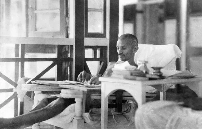 Framed Print : Mahatma Gandhi recovering at Juhu Beach, Bombay, Mumbai, Maharashtra, India, Asia, March 1924, old vintage 1900s picture Framed Print : Mahatma Gandhi recovering at Juhu Beach, Bombay, Mumbai, Maharashtra, India, Asia, March 1924, old vintage 1900s picture