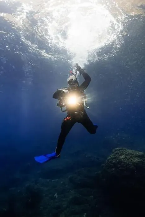 Framed Print : A male diver, equipped with a camera and lighting Framed Print : A male diver, equipped with a camera and lighting