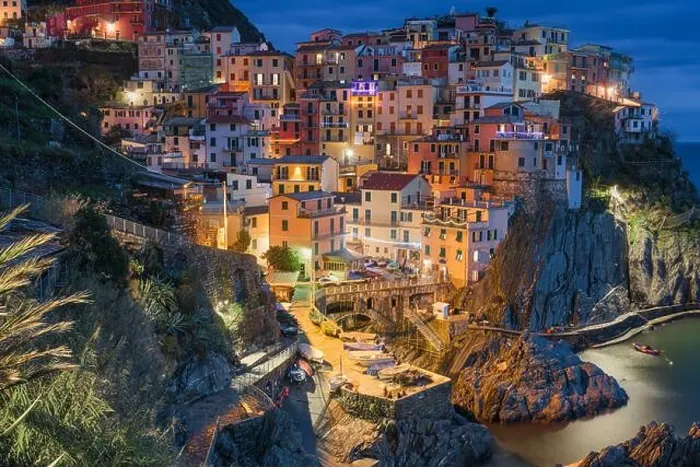 Framed Print : Manarola, La Spezia, Italy coastal view in Cinque Terre at dawn Framed Print : Manarola, La Spezia, Italy coastal view in Cinque Terre at dawn