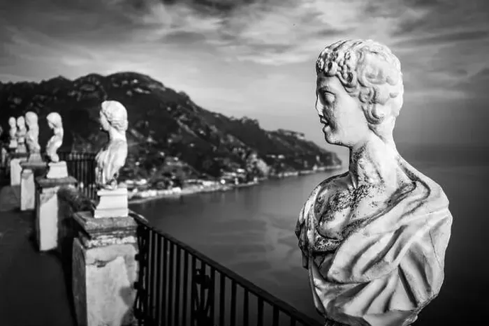 Framed Print : Marble busts on the so-called Infinity Terrace at the Villa Cimbrone in Ravello