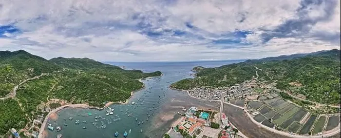 Framed Print : May 27, 2022: Scenery of Vinh Hy Bay Framed Print : May 27, 2022: Scenery of Vinh Hy Bay