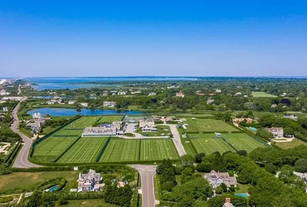 The Meadow Club of Southampton, NY Print. Art Prints, Posters & Puzzles  from Alamy