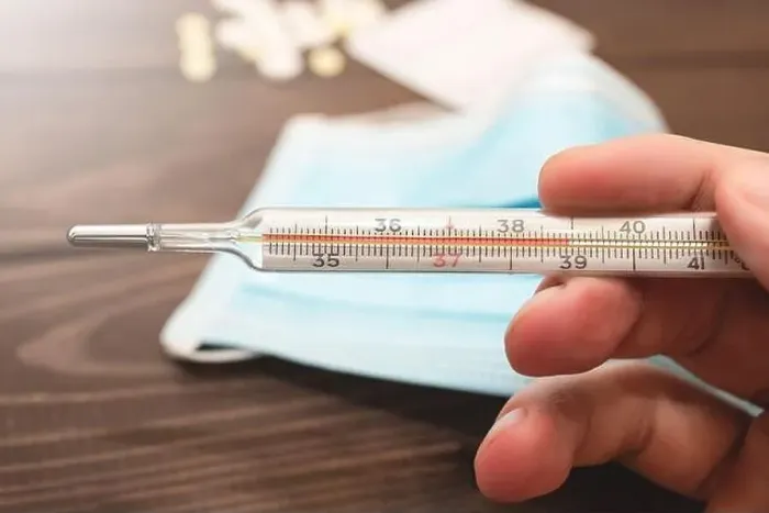 Framed Print : A medical clinical mercury thermometer in person's hand showing the temperature of 39 C Framed Print : A medical clinical mercury thermometer in person's hand showing the temperature of 39 C