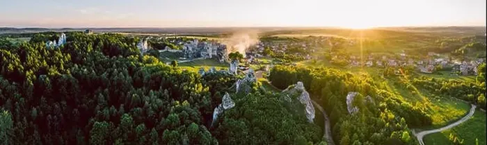Framed Print : medieval castle ruins located in Ogrodzieniec, Poland Framed Print : medieval castle ruins located in Ogrodzieniec, Poland