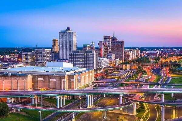 Memphis, Tennessee, USA downtown skyline at dusk