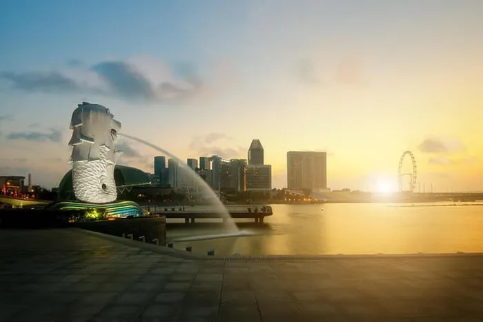 Framed Print : Merlion fountain and marina bay in the morning, Singapore. Sunrise in Singapore Framed Print : Merlion fountain and marina bay in the morning, Singapore. Sunrise in Singapore