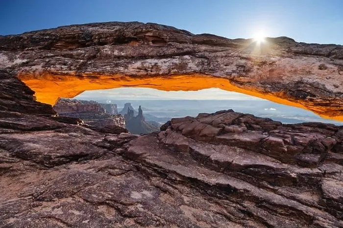 Framed Print : Mesa Arch at sunrise in Canyonlands National Park, Utah, USA Framed Print : Mesa Arch at sunrise in Canyonlands National Park, Utah, USA