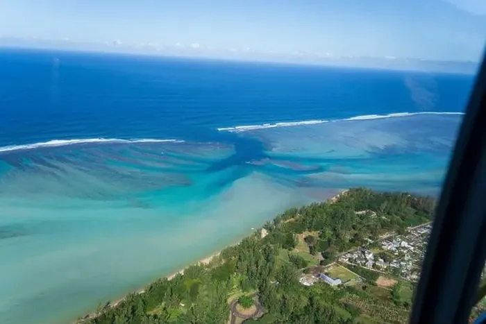 Framed Print : A mesmerizing aerial view of Mauritius's iconic underwater waterfalls