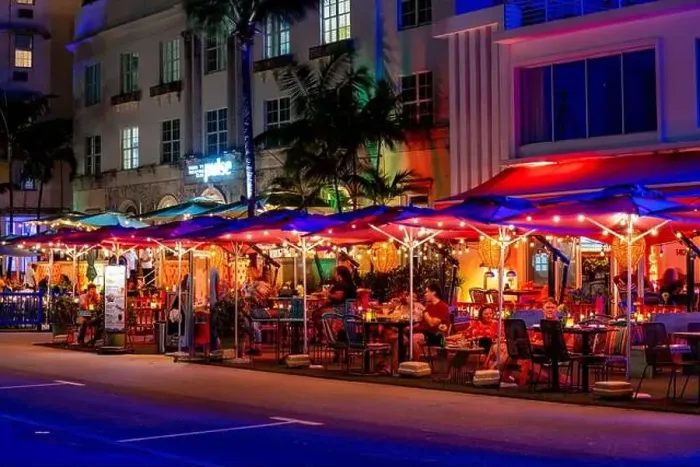 Framed Print : Miami Beach, FL, USA - October 21, 2021: Night photo of a restaurant with neon lights on Ocean Drive SOBE