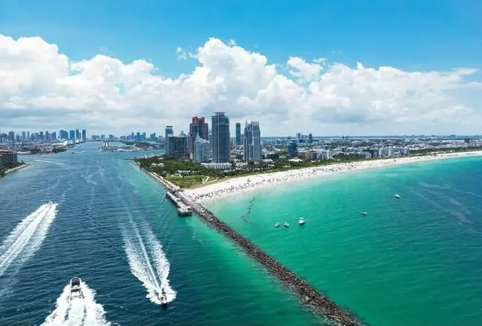 Framed Print : Miami beach, ocean drive summer cityscape Framed Print : Miami beach, ocean drive summer cityscape