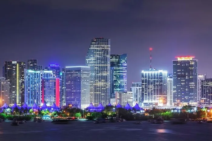 Framed Print : Miami, Florida, USA downtown skyline from across the Biscayne Bay at twilight Framed Print : Miami, Florida, USA downtown skyline from across the Biscayne Bay at twilight