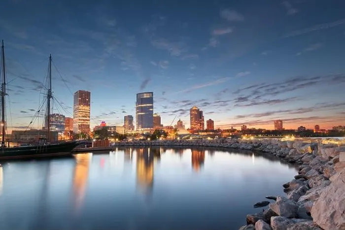 Framed Print : Milwaukee, Wisconsin, USA downtown city skyline on Lake Michigan at sunset Framed Print : Milwaukee, Wisconsin, USA downtown city skyline on Lake Michigan at sunset