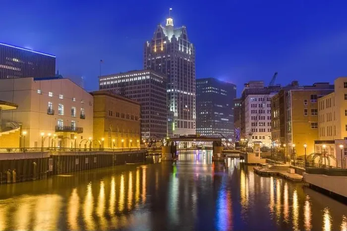 Framed Print : Milwaukee, Wisconsin, USA downtown skyline on the Milwaukee River in the evening Framed Print : Milwaukee, Wisconsin, USA downtown skyline on the Milwaukee River in the evening