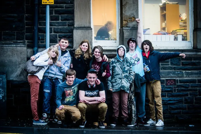 Framed Print : A mixed group of 9 happy smiling teenage boys and girls together, on a street, UK Framed Print : A mixed group of 9 happy smiling teenage boys and girls together, on a street, UK