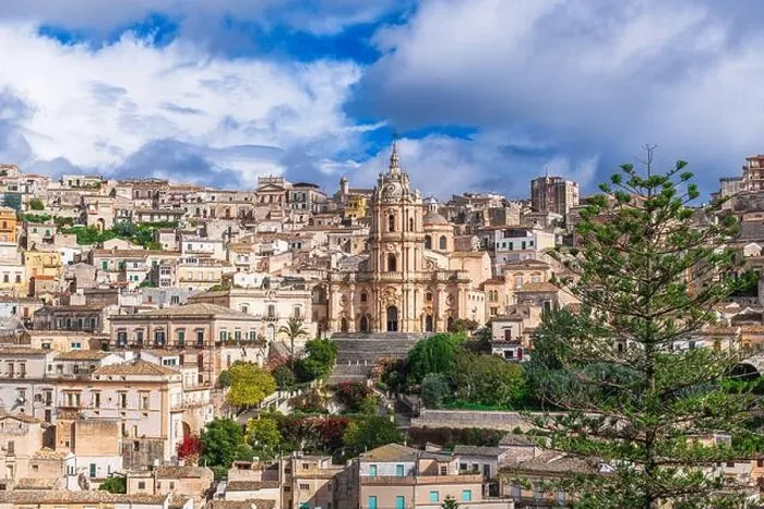 Framed Print : Modica, Sicily, Italy with the Cathedral of San Giorgio Framed Print : Modica, Sicily, Italy with the Cathedral of San Giorgio