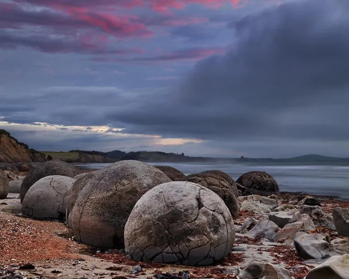 Framed Print : Moeraki Boulders at sunrise, South Island, New Zealand