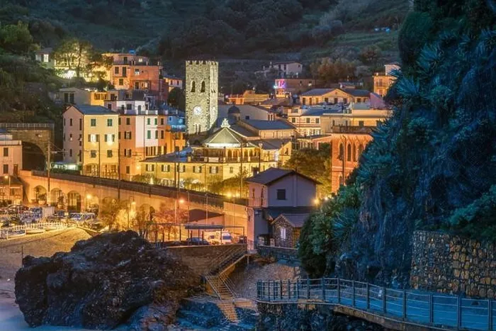 Framed Print : Monterosso, Italy in the Cinque Terre region at dusk on the Mediterranean Sea Framed Print : Monterosso, Italy in the Cinque Terre region at dusk on the Mediterranean Sea